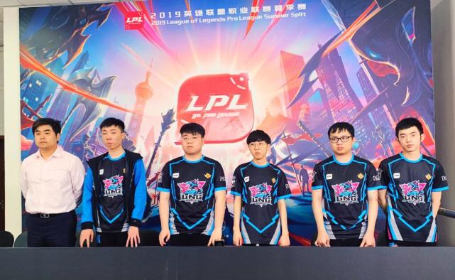 还是副攻的 还是副攻的