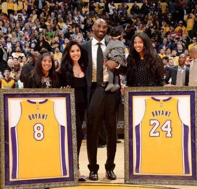 员相互拥抱 员相互拥抱