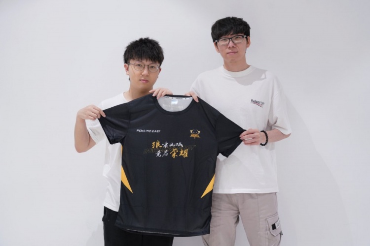 在同场同时